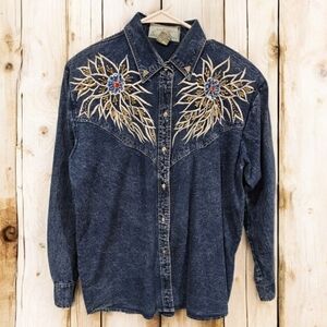 Vintage Women's Suna Dee Embroidered Denim Shirt with Floral Design Size-M